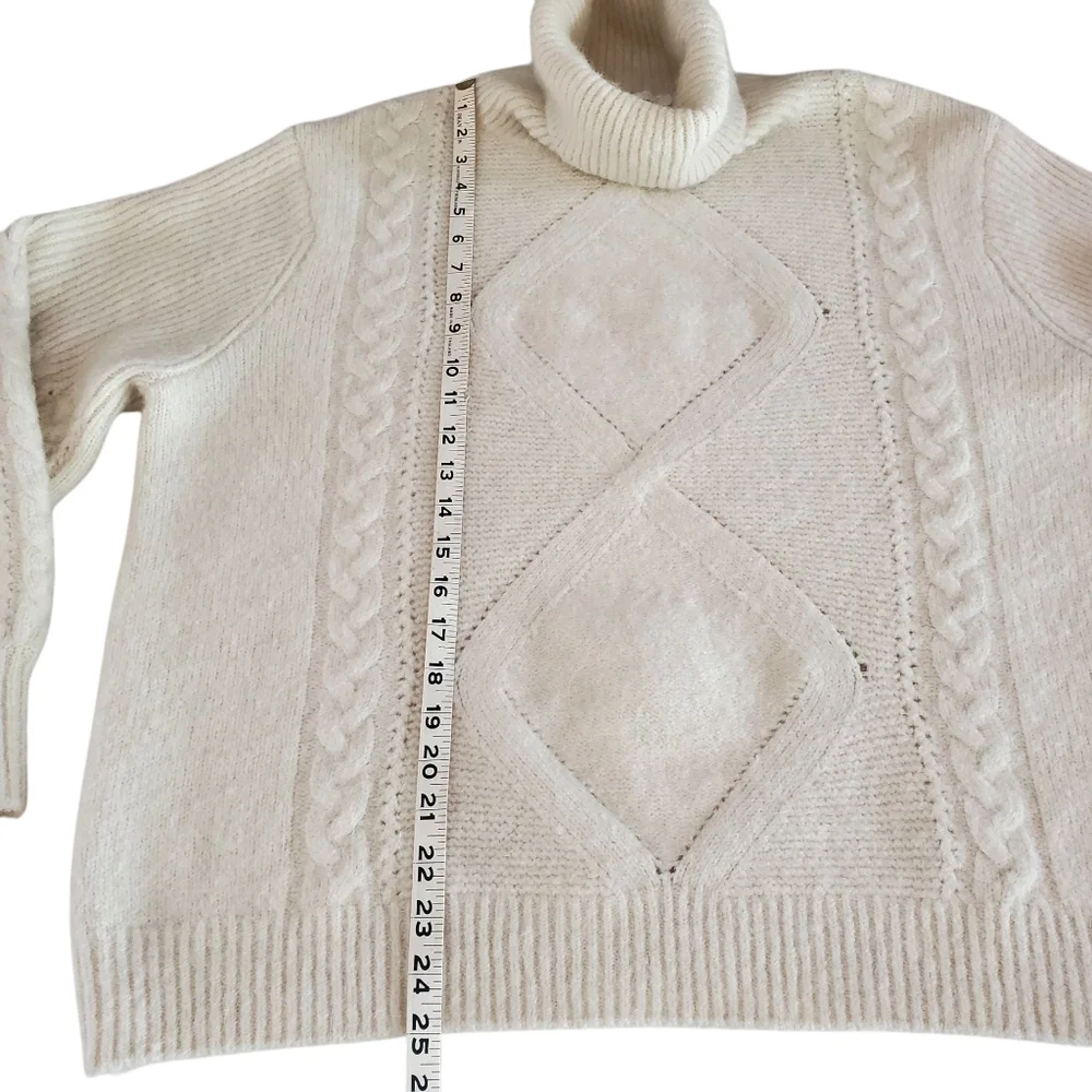a LOVES a Biege Alpaca/Wool Blend Cable Knit Turtle Neck Balloon Sleeve‎ Sweater